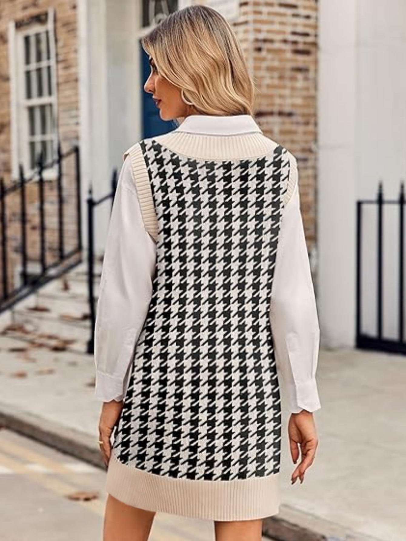 Plus Size Women's Sweater Geometric Striped Pattern V Neck Sleeveless Top Dress For Casual Commute Elegant Women's Apparel Tops Beige