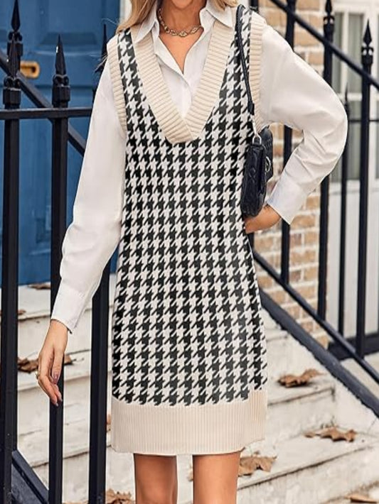 Plus Size Women's Sweater Geometric Striped Pattern V Neck Sleeveless Top Dress For Casual Commute Elegant Women's Apparel Tops Beige